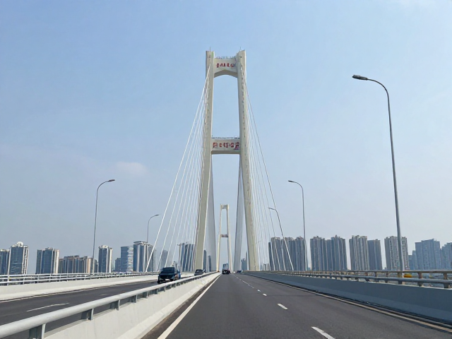 路桥机位全景接片,桥身与城市天际线完美融合指南