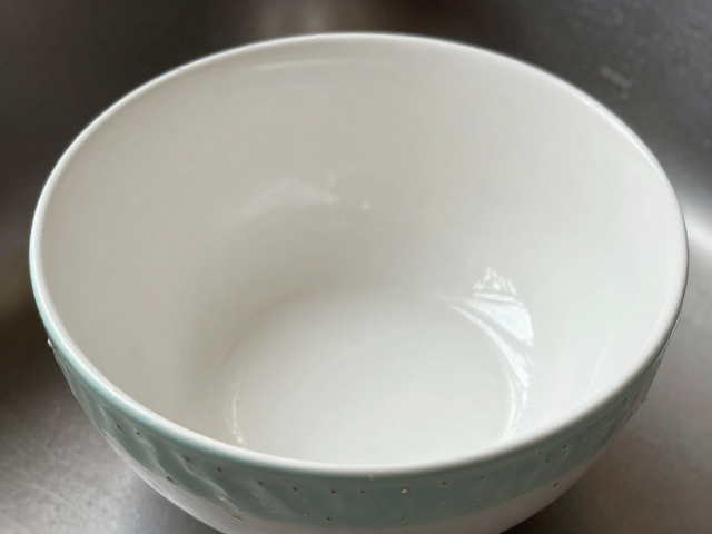陶瓷碗怎么洗?避免钢丝球刮擦,不易串味更卫生