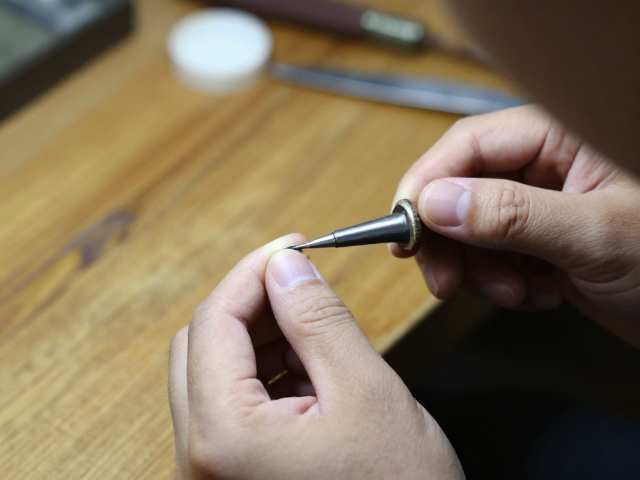 华乐手工坊制作过程记录，专注手工打磨，见证匠心细节