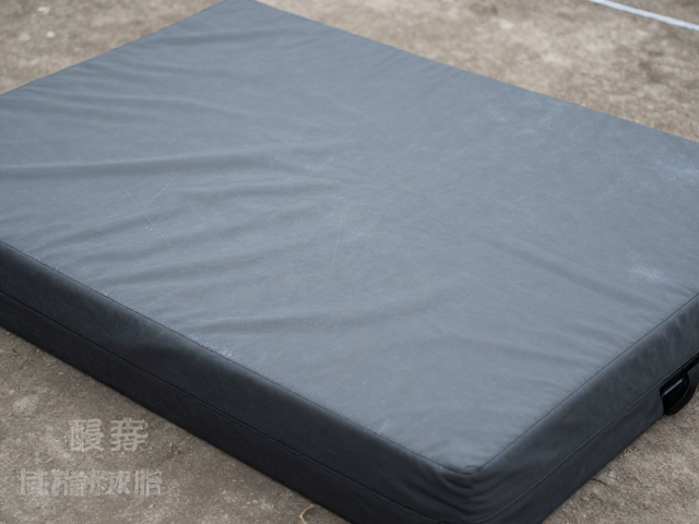 成人户外抱石攀爬体验,专业垫子辅助高效减脂指南