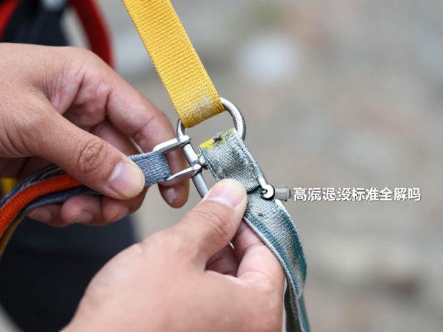高强度织带要换吗?攀登前互检,退役标准全解析