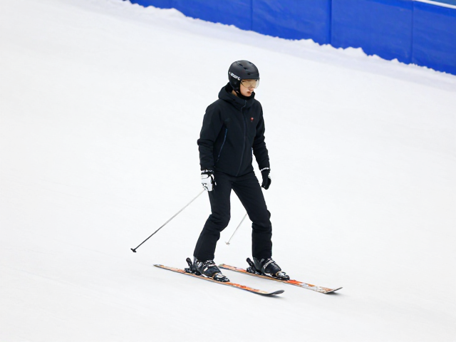 室内滑雪换脚技巧与重心路线分析，零基础实操指南