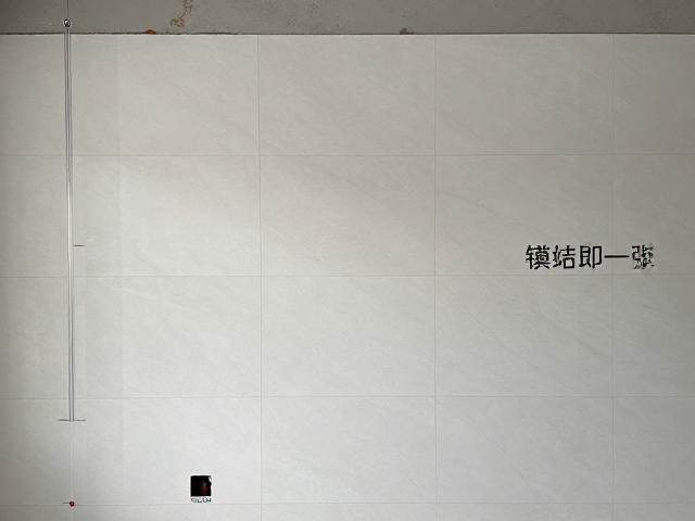居家岩板墙施工,龙骨定位与倾斜角度精准控制指南