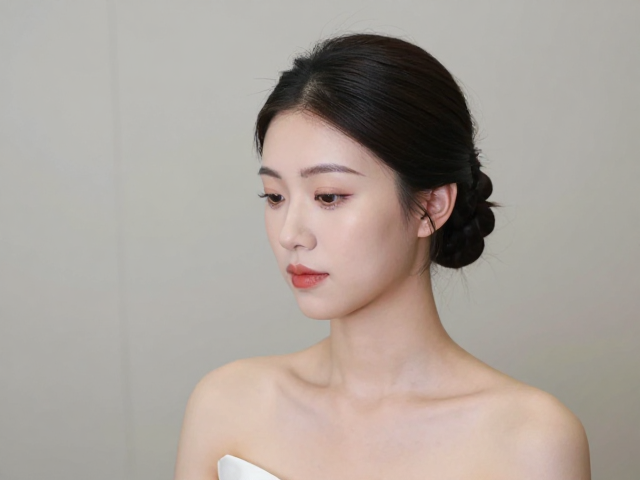 婚宴敬酒穿什么?真皮护理,低调优雅,打造高级感新娘造型