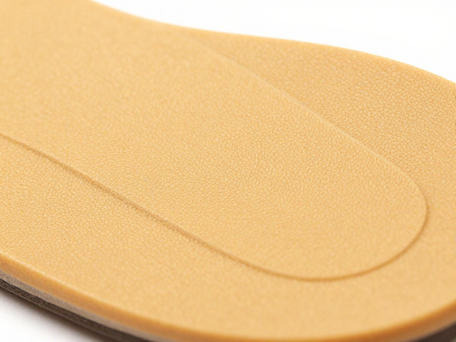 纤维紧实不脱胶，大底粘合牢固耐用，揭秘鞋履核心工艺