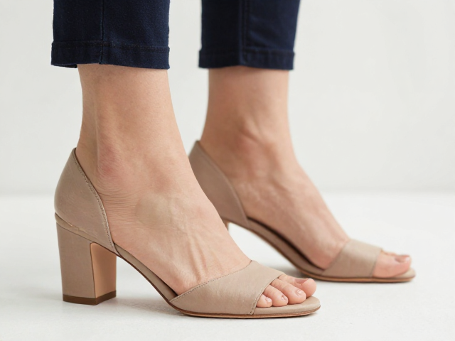 夏季浅口款内勤穿搭,鞋跟磨损及时修补,精致通勤指南
