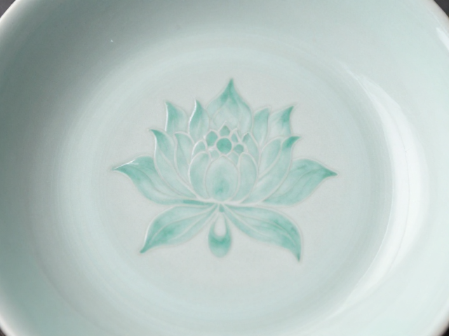 青白釉釉下装饰技法，贴花与转印工艺详解