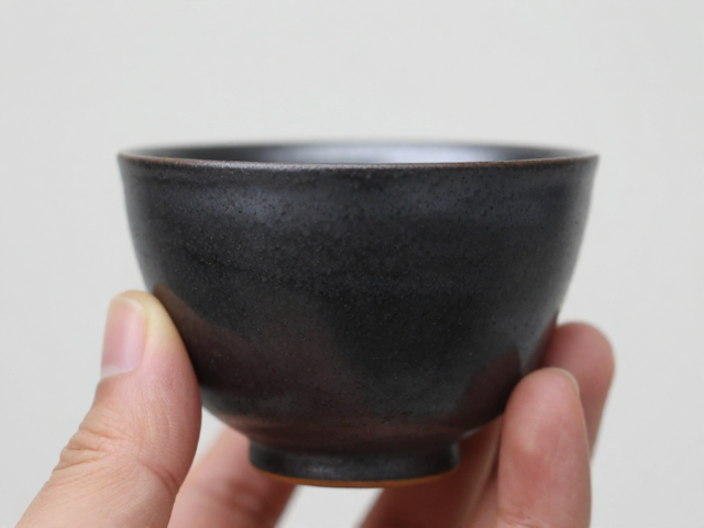 黑釉手作茶杯，边口圆润手感佳，保留独特手作痕迹