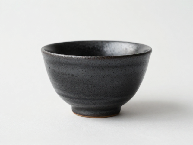 黑釉手作茶杯，边口圆润手感佳，保留独特手作痕迹
