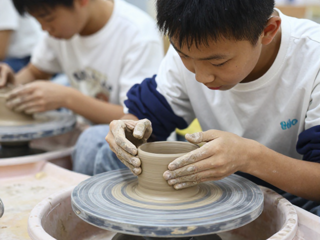 青少年非遗陶艺传承，用泥条发展艺术表达