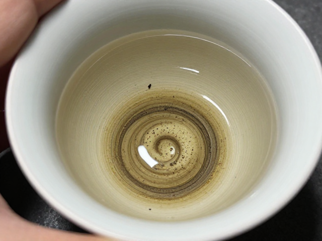景德镇资深陶艺人揭秘,定期清理茶垢,让仿古陶艺历久弥新