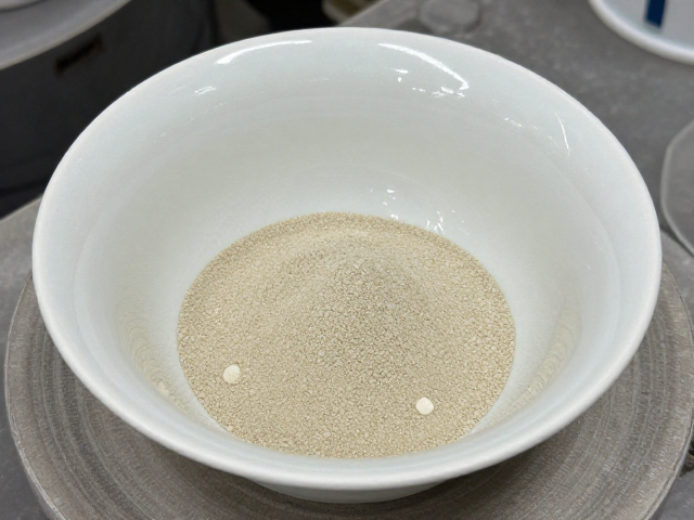 醴陵釉下五彩瓷的砂石颗粒装饰工艺与高温烧成秘技