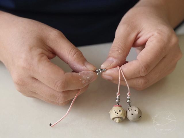 复古陶艺耳坠DIY，泥料揉制技巧与手链弹力绳穿制全攻略