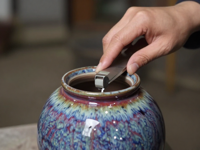 窑变呈色釉奥秘，陶艺雕塑中釉浆比重测量的关键作用