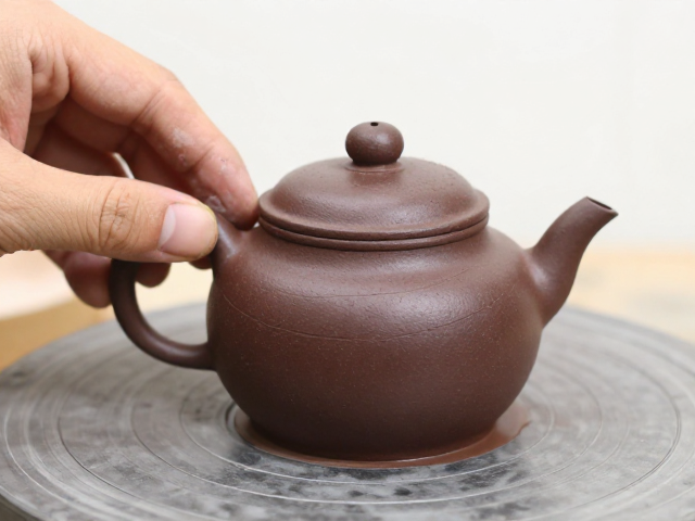 紫砂泥成型技巧，壶瓶器皿如何精准切泥线？