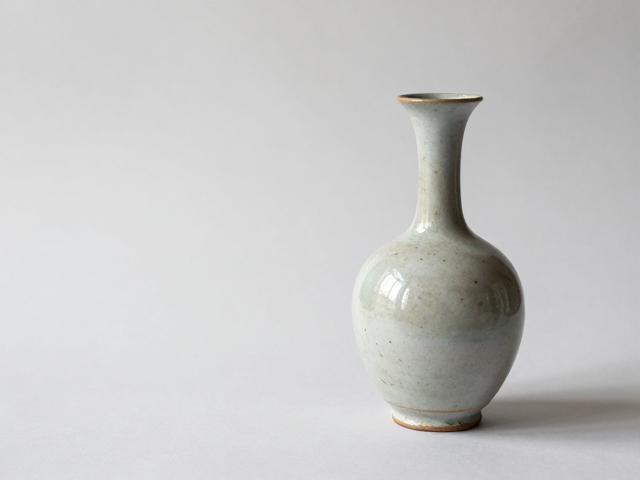 细颈花瓶手作质朴风，釉下彩工艺打造高颜值家居软装