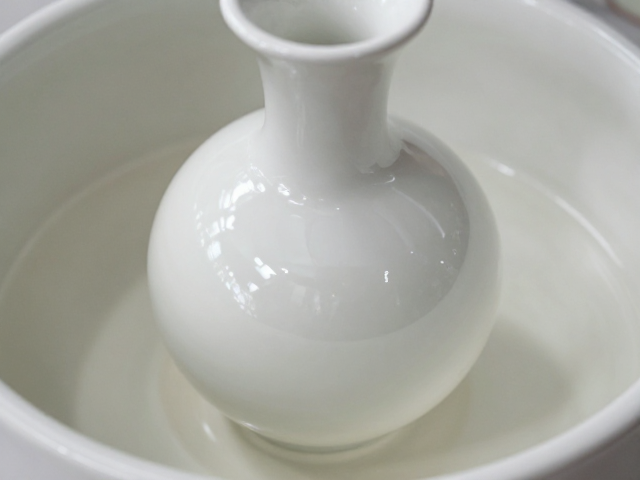 高温瓷花器制作揭秘,釉料悬浮化学原理与工艺解析