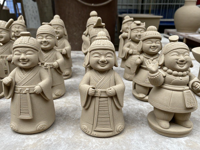 石湾陶塑产区探秘，通雕技法与民间泥塑传承的艺术密码