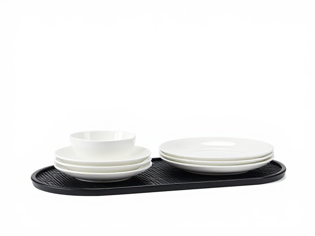 雕塑摆件成品保存指南，搭配防滑底座与专用餐具器皿，稳固防尘防损