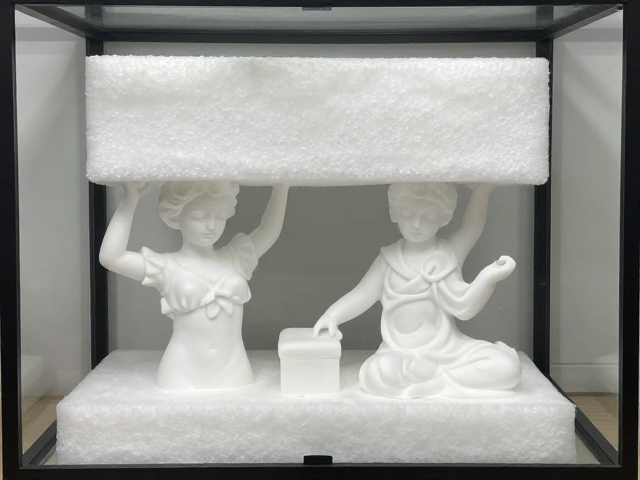 雕塑摆件成品保存指南，珍珠棉防护与玻璃柜展示技巧