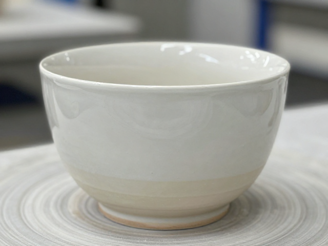 釉面失光?排查过烧与泥料细度,3步解决陶瓷烧成难题