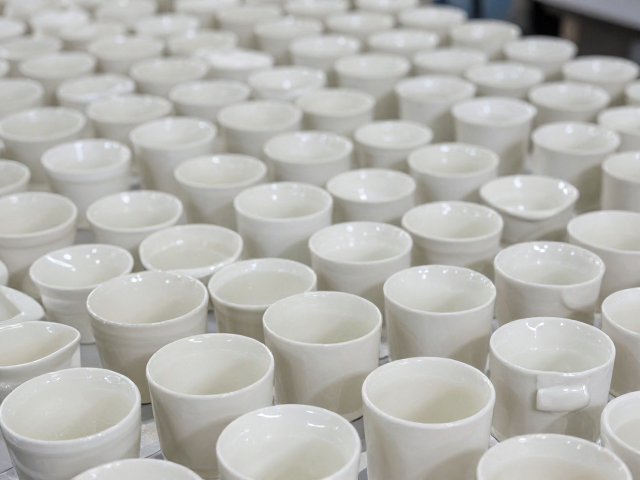 苏打烧成品坯体干燥快，釉面光洁如镜，揭秘陶瓷烧制核心工艺