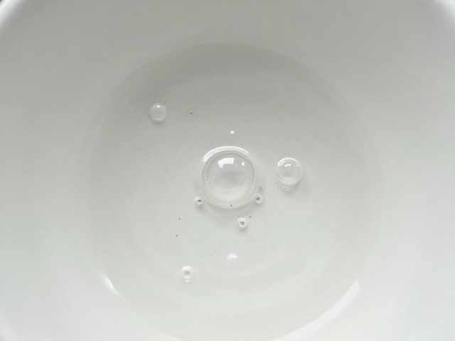 亚光釉料气泡控制，低温釉烧成技巧与缺陷解析
