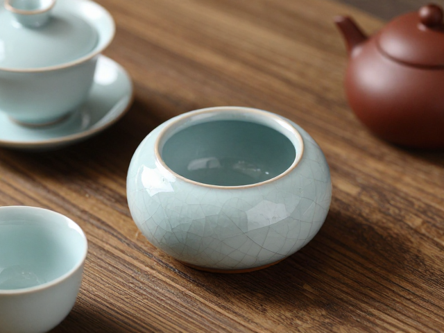 冰裂釉茶荷搭配茶席布置,打造高颜值茶道美学指南