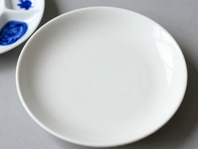 釉上彩绘技法，青花绘制与调色盘料碟的实用指南