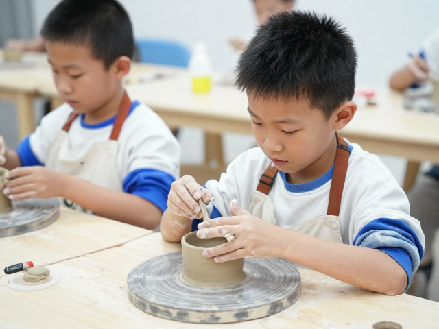 社区手作课堂，少儿非遗陶艺体验，严选安全釉料放心玩