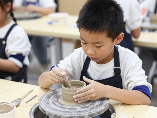 社区手作课堂，少儿非遗陶艺体验，严选安全釉料放心玩