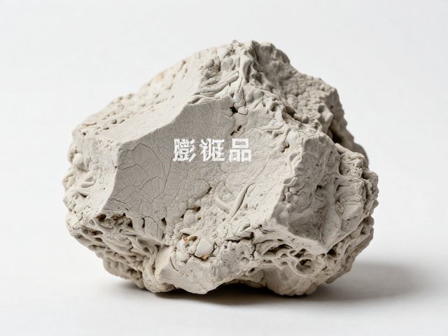 膨润土矿物特性解析，其在耐火泥与青釉烧制中的关键作用