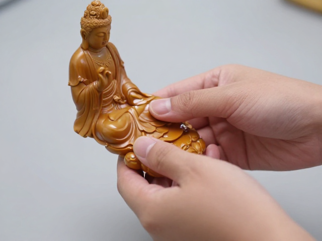 佛像菩萨手把件怎么定期清洁保养？专家教你正确清洗手法