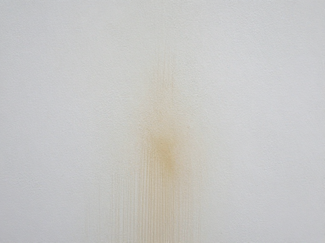 传统腻子墙面展陈作品去污清洗与日常维护指南