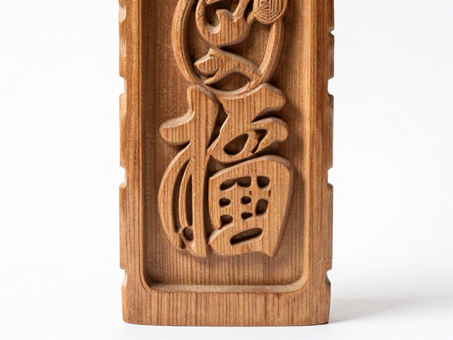 手工痕迹鲜明的木雕摆件,承载传统吉祥文化的艺术珍品