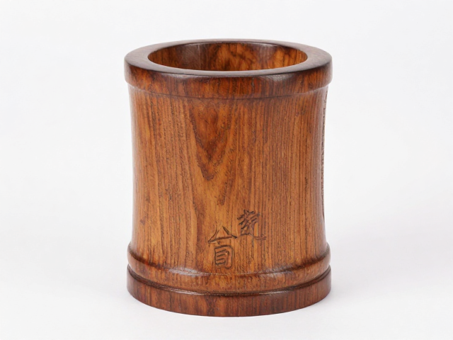 木雕笔筒怎么选?确认题材寓意,因材施艺挑精品