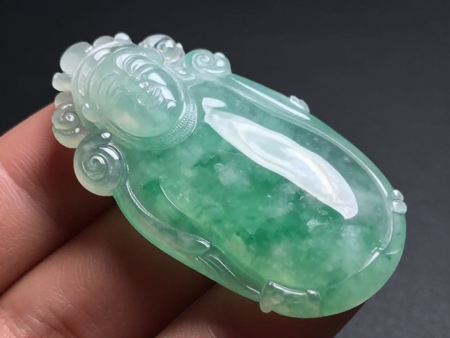 翡翠局部补雕与表面修整指南,如何避免暴晒保色