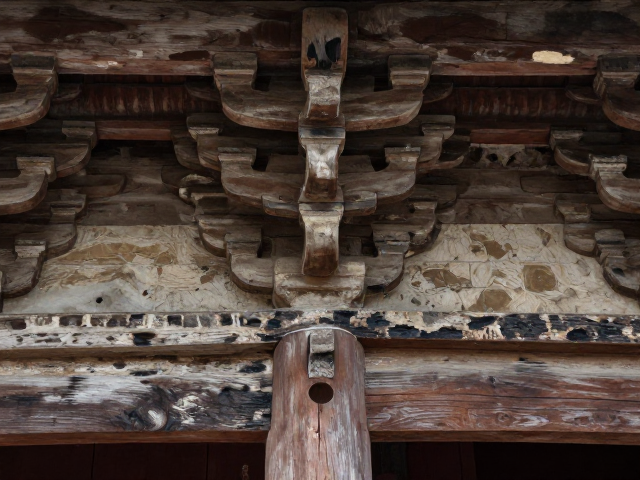 寺庙木雕烧痕修复,拒绝盲目补色,古建修缮避坑指南