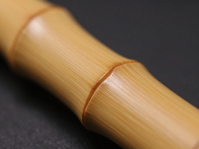 竹木雕刻后期精修,毛雕细刻与器物边线处理技巧