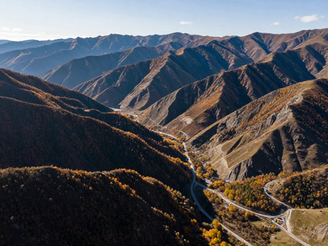 高原秋景压弯实录，广角镜头定格山河壮阔