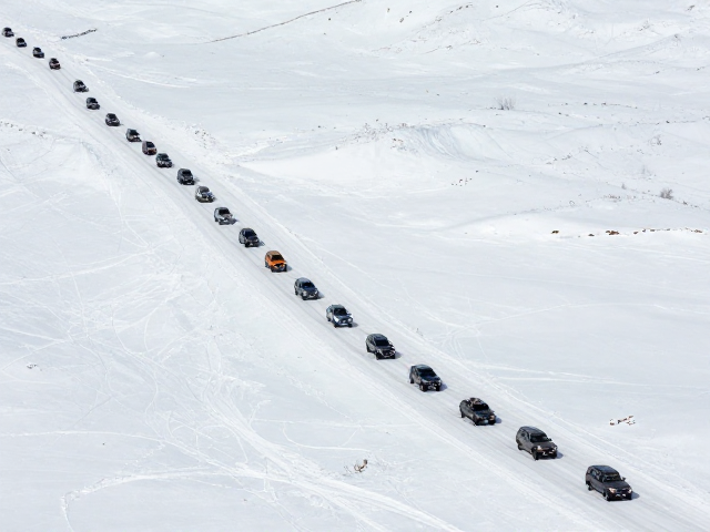 雪域攀升路线攻略,冻土路基行车要点与车队行进间距规范