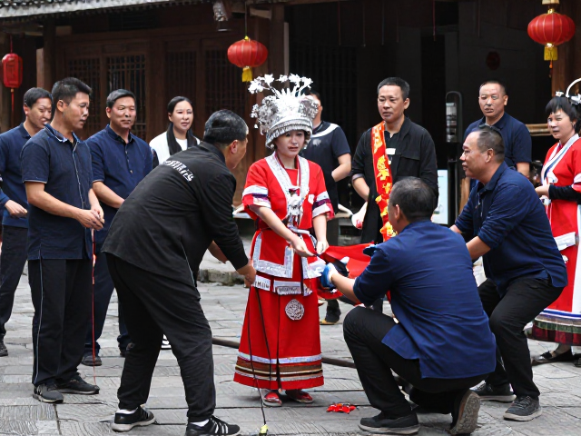 湘西传统婚俗惊现意外救援,风土人情里的生死时速