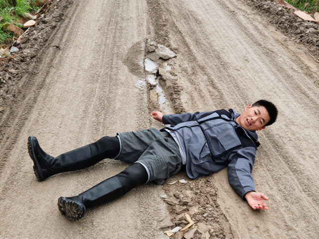 烂泥路开长靴遇侧滑？3招脱困技巧，老司机亲测有效！
