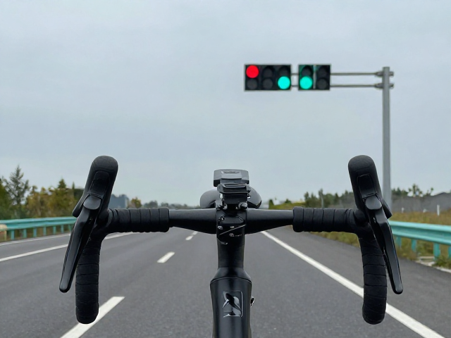 长途公路骑行防摔杠改装指南，国道红绿灯启停更稳