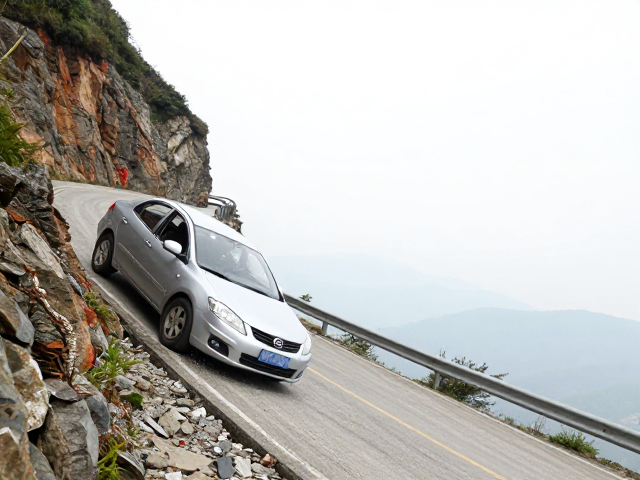 山间坡道驾驶技巧，颠簸路稳车身，陡坡定点起步不溜车