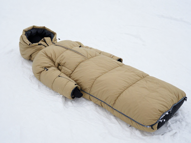 雪域过夜被褥怎么选?Primaloft与Thermolite立体兜帽保暖实测