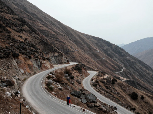 穿越险峻盘山路,探秘风土人情与匠心手工艺人