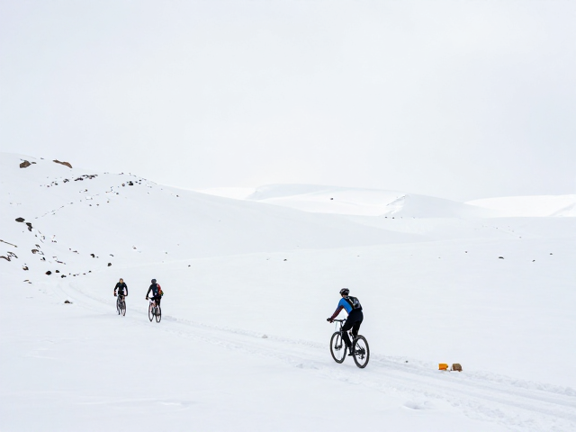 雪域攀升路线长距离耐力骑行，高热量压缩干粮补给攻略