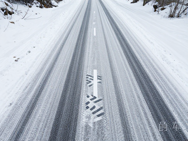 积雪路面防滑技巧,预判性动力输出,保持冷静不猛打方向