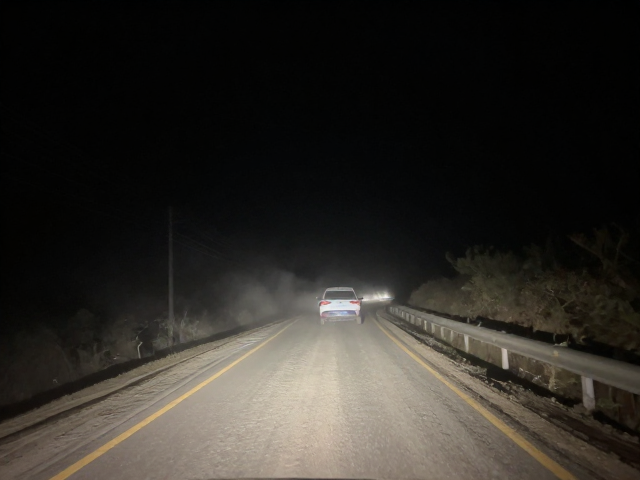 暗夜山路控车,克服孤独感,沙尘如何影响光束穿透?